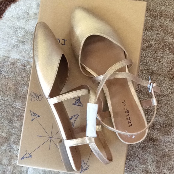 INDIGO RD. SIZE 6 GENETICS2 GOLD STRAPY SANDAL - Picture 4 of 8